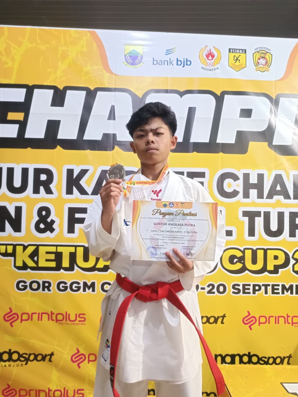Ketekunan Membawa Kesuksesan: Guntur Angkasa Putra Ukir Prestasi di Cianjur Karate Open Championship 2026